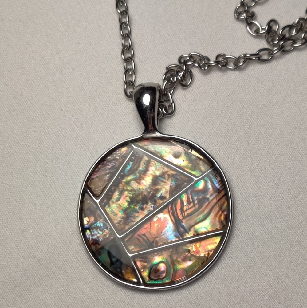 ⭐ Alabaster Shell Epoxy Circular Design Necklace